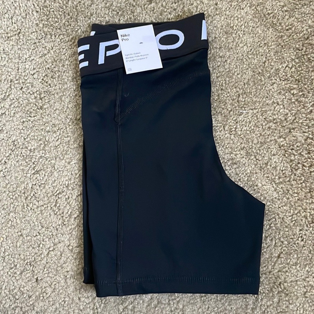 💣BRAND NEW Nike pros💣